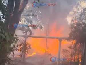 Пожар разгорелся в поселке Артём города Шахты