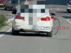 В Шахтах автомобиль проехал по городу с заправочным шлангом в бензобаке