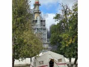 Пожар на нефтезаводе в Новошахтинске тушат третьи сутки, площадь возгорания удалось сократить