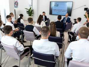 Александр Скрябин провел открытый урок для старшеклассников в новой школе №32