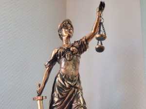 В Шахтах по подозрению во взяточничестве задержаны сотрудники ГИБДД