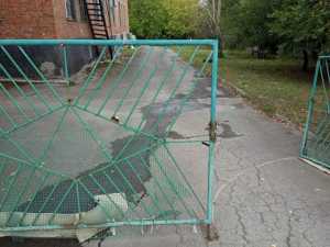 В Шахтах нечистоты заливают детский сад и подвал дома рядом