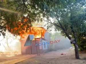 В Шахтах сгорел дом в посёлке Петровка