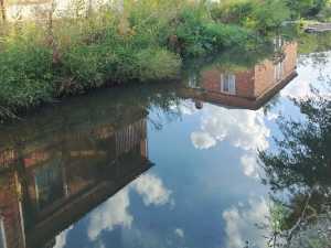 В городе Шахты нечистоты вылились в море на дороге