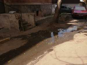 В Шахтах канализационные стоки и вода затопили подвал