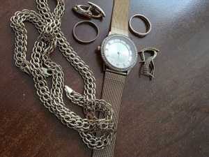 Парень из Шахт украл украшения своей бабушки на сумму более 230 тысяч рублей