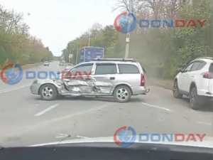 Две машины столкнулись в районе Артем города Шахты