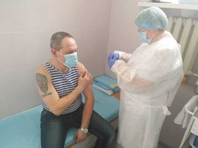 Прививку от гриппа планируют сделать 137 тысячам жителей Шахт