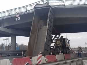 В жуткой аварии под Шахтами погиб водитель грузовика