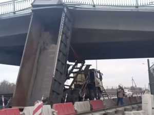 Трассу М-4 "Дон" расчистили после аварии с самосвалом и обрушения моста