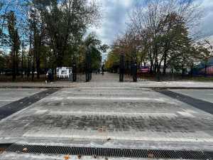 В Ростове обустроили пешеходный переход у входа в парк "Сказка" по поручению Александра Скрябина