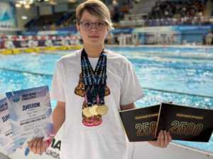 Спортсменка из Шахт взяла три золота и установила два рекорда на Всероссийских соревнованиях по плаванию