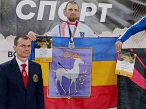 Дважды на пьедестале: шахтинец завоевал серебро на всероссийских соревнованиях по гиревому спорту