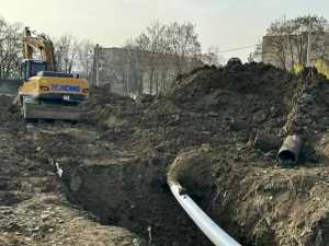 Замена канализационного коллектора на улице Текстильная в Шахтах затягивается