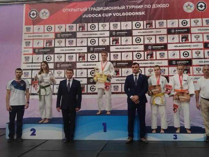 Юные дзюдоисты из Шахт завоевали золото и ве бронзы на межрегиональном турнире