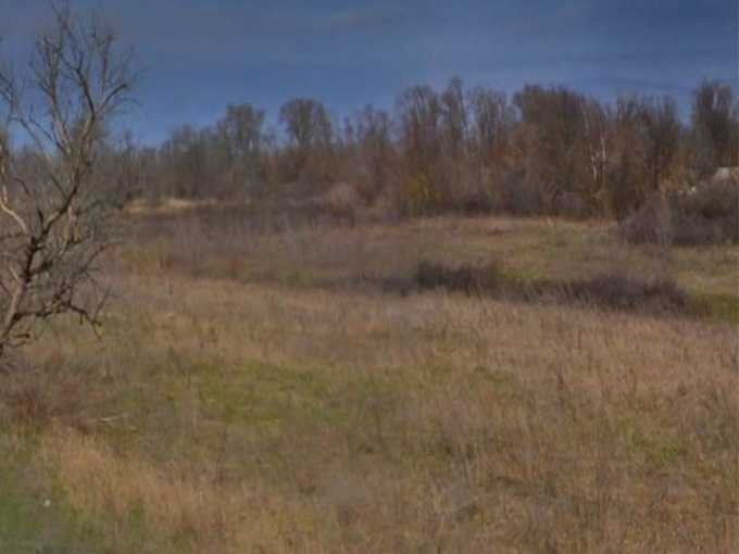 В городе Шахты в поле нашли труп неизвестной пенсионерки