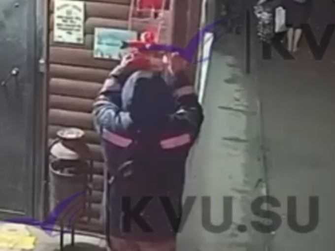 Дед Мороз вернулся: в Шахтах мужчина принёс назад украденную новогоднюю игрушку