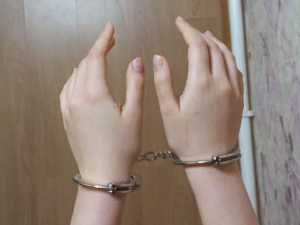 В Шахтах задержали девушку по подозрению в подготовке теракта