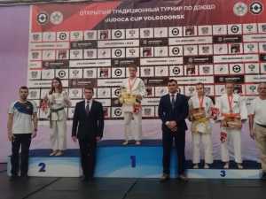 Юные дзюдоисты из Шахт завоевали золото и ве бронзы на межрегиональном турнире
