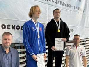 Комплект золотых медалей на всероссийских соревнованиях завоевали пловцы из Шахт