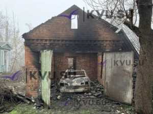 Гараж и автомобиль сгорели в поселке Фрунзе города Шахты