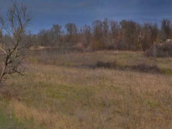 В городе Шахты в поле нашли труп неизвестной пенсионерки