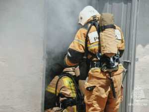 В Новошахтинске сотрудник МЧС пострадал при ликвидации пожара