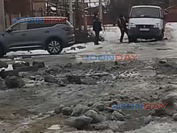 Коммунальные аварии заблокировали дороги в Шахтах