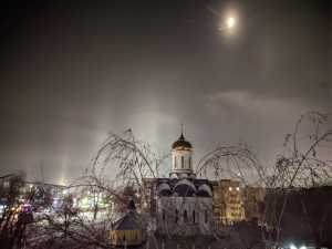 Жители Шахт заметили в небе световые столбы