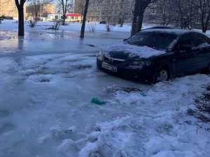 В поселке Артем Шахт автомобили попали в ледяную ловушку