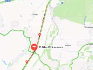 Из-за аварии с грузовиком под Шахтами на трассе М-4 "Дон" образовалась крупная пробка