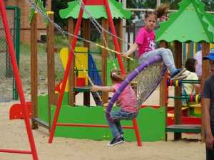 Девять детских площадок планируют установить в Шахтах в 2026 году