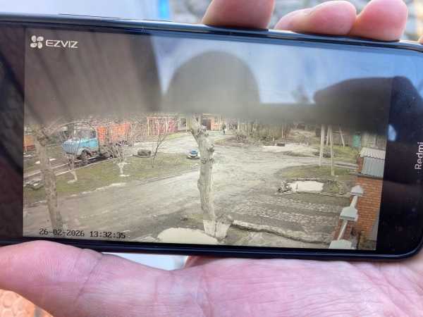 Мусоровоз разбил стекло авто в Шахтах: компания сослалась на «непутевый контингент»