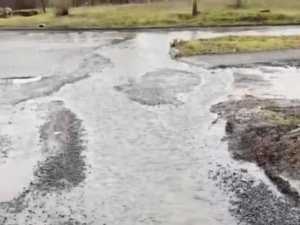 В Шахтах на улице Бабушкина вновь произошел разлив канализации