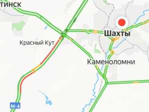 Ямочный ремонт парализовал движение на трассе под Шахтами