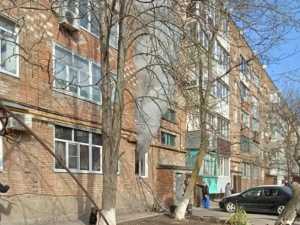 Свеча стала причиной пожара в пятиэтажке Шахт