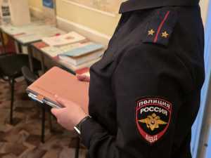 В Шахтах пенсионер отдал курьеру миллион рублей после звонка мошенников