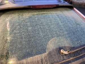 Мусоровоз разбил стекло авто в Шахтах: компания сослалась на «непутевый контингент»