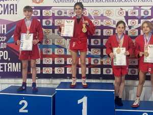 Шахтинская самбистка стала второй на региональном турнире и вышла на ЮФО