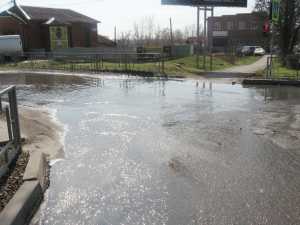 Коммунальные реки растекаются по центру города Шахты