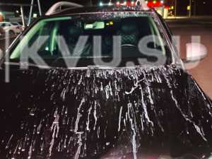 В Шахтах неизвестное вещество из прорванного люка повреждает краску автомобилей