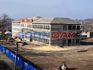 Сроки сдвинулись: ремонт школы №12 в Шахтах не завершат к июлю