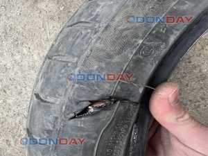 Водители теряют колеса на разбитой дороге по улице Маяковского в Шахтах