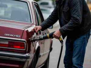 Цены на бензин выросли на 2% за месяц в Ростовской области