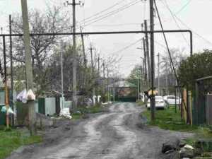 В Шахтах на улице Челюскина не вывозят мусор уже две недели