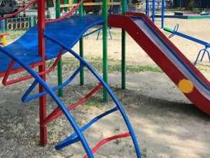 В Шахтах не выделили денег на ремонт и содержание детских площадок