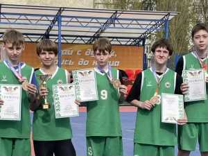 Шахтинская команда взяла бронзу на областном первенстве по баскетболу