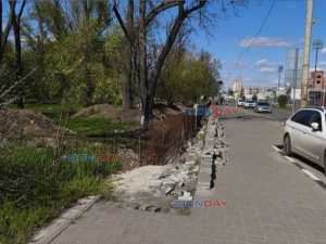 Забор у больничного городка БСМП в Шахтах достроят к концу июля