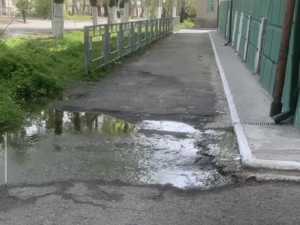 В школе искусств Шахт объяснили причину потопа на тротуаре