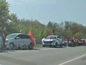 Жители Шахт организовали автопробег к Дню Победы